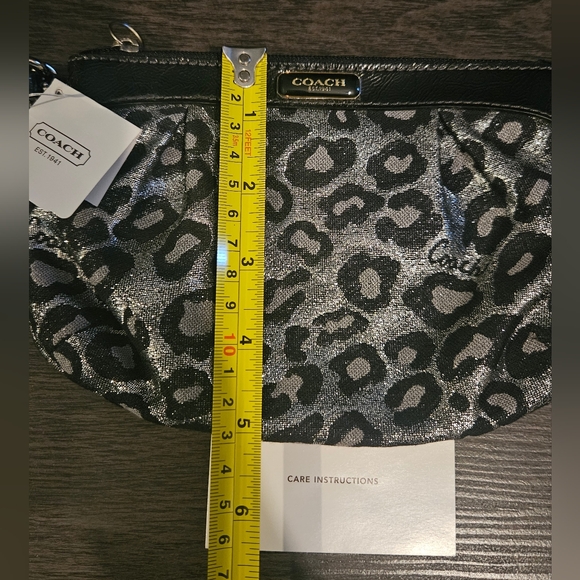 New With Tags! Cheetah/ Leopard Print COACH Wristlet/Wallet Silver w/ Black - Picture 5 of 11